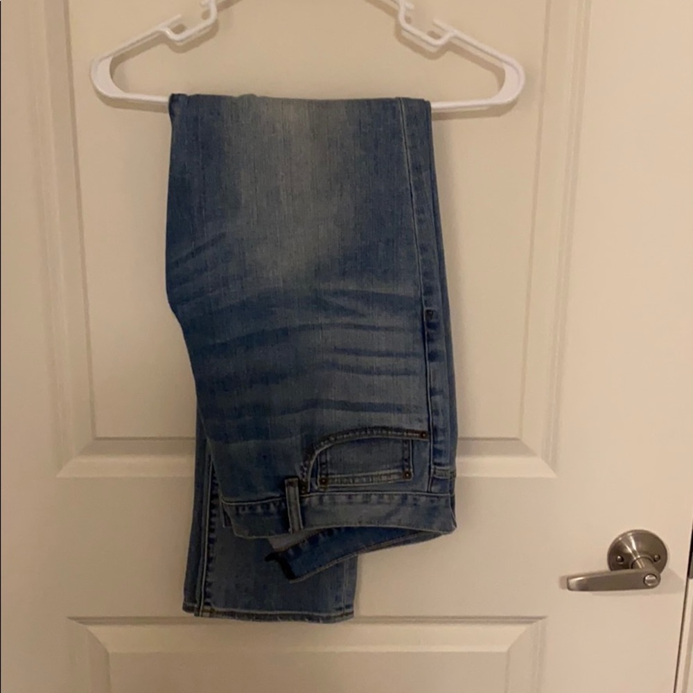 J crew w34x32L light wash jeans. Driggs. Slim.